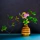 Autunno. Ikebana con crisantemi